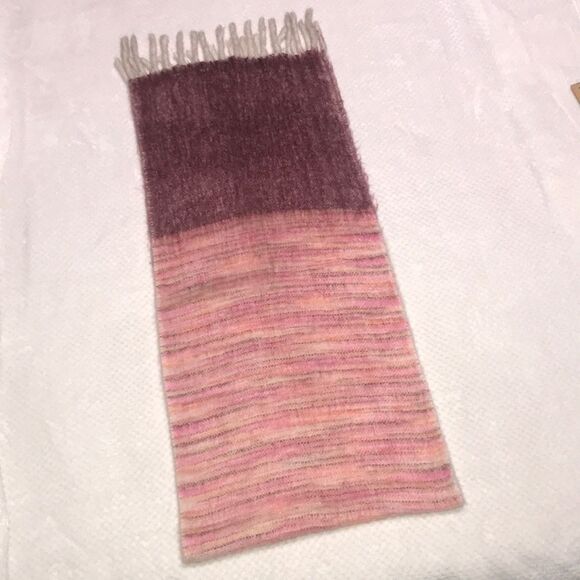 Beautiful Shades of Pink Chunky Fleece Scarf with Thick Fringe 74” x 16” NWOT - Picture 3 of 8